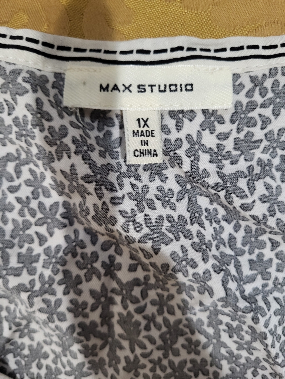 Max Studio Black & White Floral Puff Sleeve Top - Picture 5 of 5